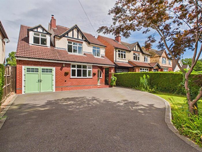 4 Bedroom Detached House For Sale In Ecclesbourne Avenue, Duffield, Belper, Derbyshire, DE56