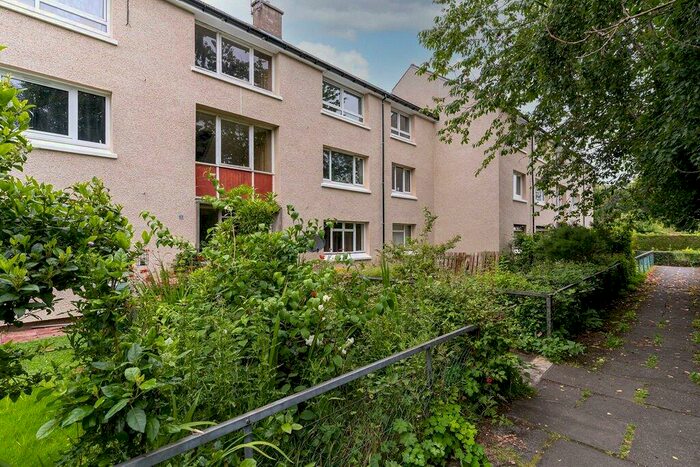 2 Bedroom Flat To Rent In Firrhill Drive, Edinburgh, EH13