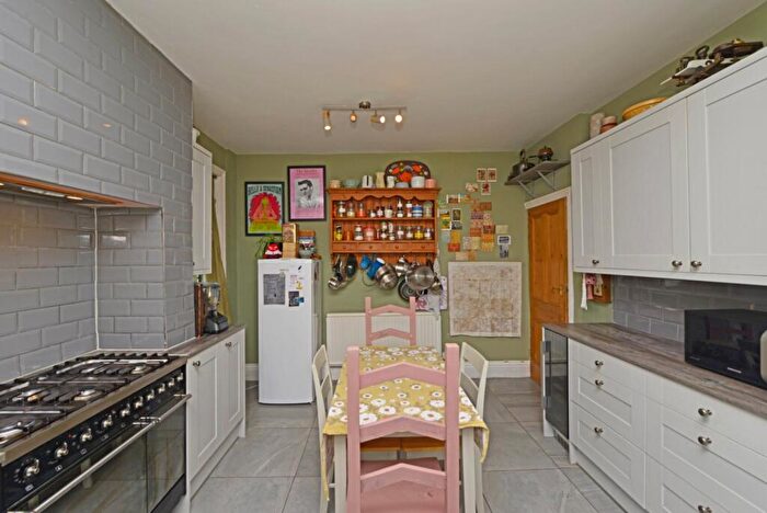 3 Bedroom Terraced House For Sale In Leeds Road, Thackley, Bradford, BD10
