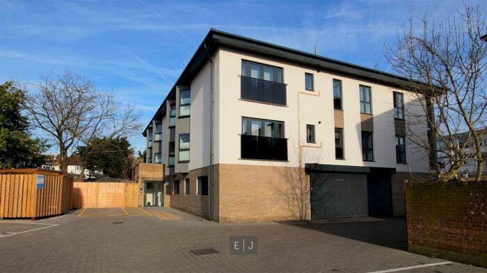 2 Bedroom Apartment To Rent In Lesley Court, High Road, Loughton, IG10