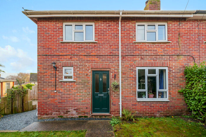 2 Bedroom House To Rent In Tithe Barn, Lymington, SO41