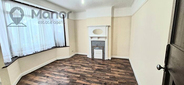 3 Bedroom Terraced House To Rent In Wards Road, Ilford, IG2