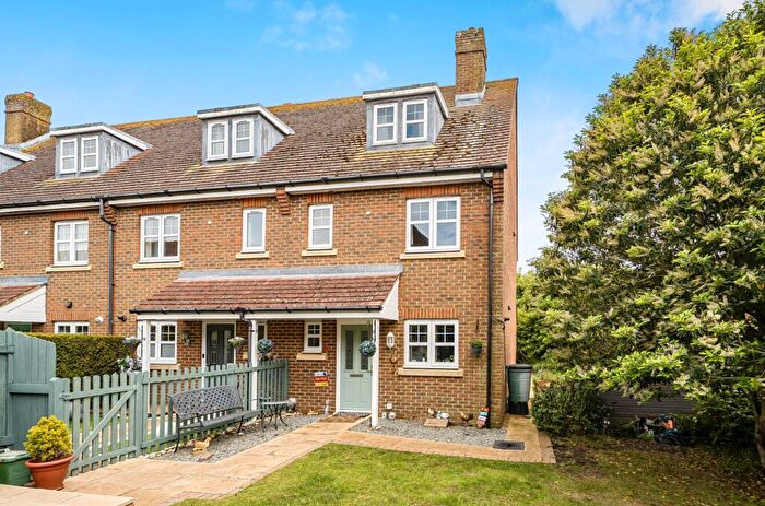 3 Bedroom Terraced House For Sale In Hunnisett Close, Selsey, PO20