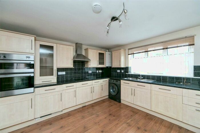 3 Bedroom Maisonette For Sale In Erw Gron, Bethesda, Gwynedd, LL57