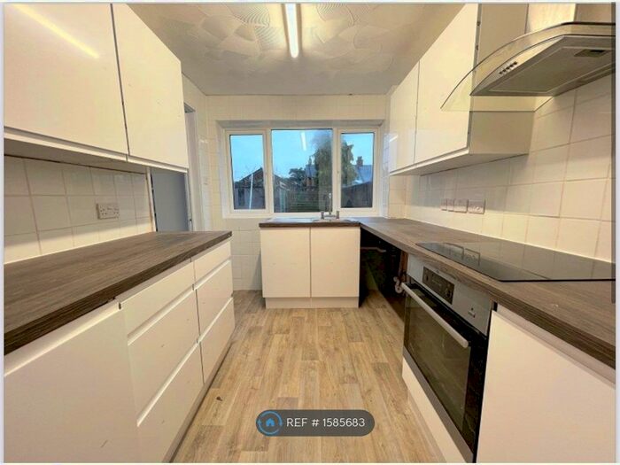 3 Bedroom Terraced House To Rent In Thornham Road, New Milton, BH25