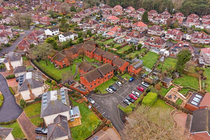 2 Bedroom Flat For Sale In Oaklands Court, West Cross, Swansea, SA3