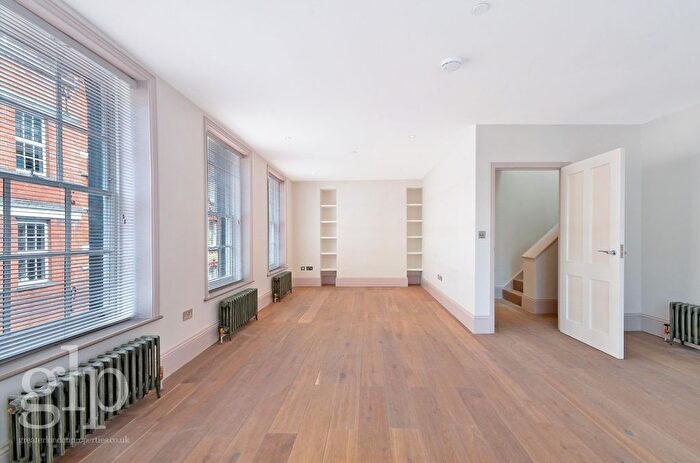 2 Bedroom Flat To Rent In Goodwins House, - St. Martin's Lane, London, Greater London, Covent Garden, WC2N