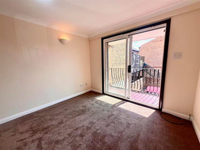 1 Bedroom Flat To Rent In Glendale Mews, Glendale Gardens, Leigh On Sea, SS9