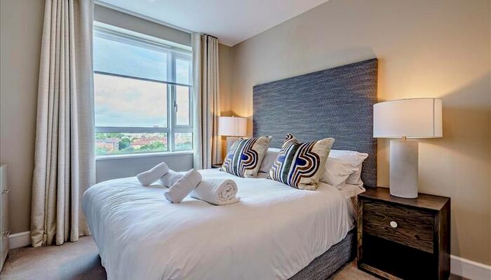 2 Bedroom Flat To Rent In Westferry Circus, Docklands, E14