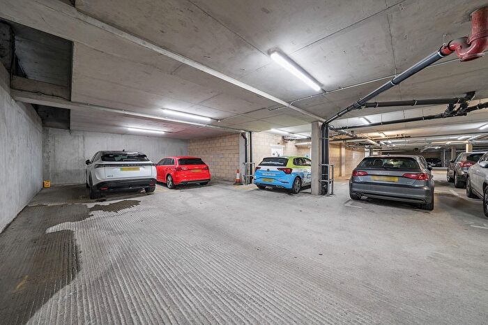 1 Bedroom Flat For Sale In Green Lane, Edgware, Greater London., HA8