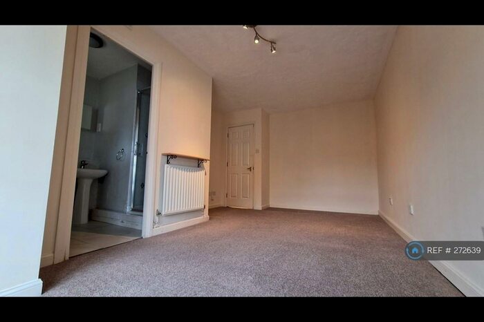 3 Bedroom End Of Terrace House To Rent In Hardy Avenue, London, E16