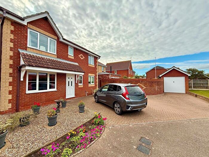 4 Bedroom Detached House For Sale In Martham Road, Hemsby, NR29