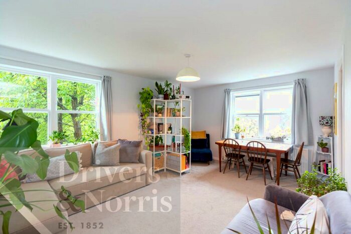 2 Bedroom Apartment To Rent In Weavers Way, Camden, London, NW1
