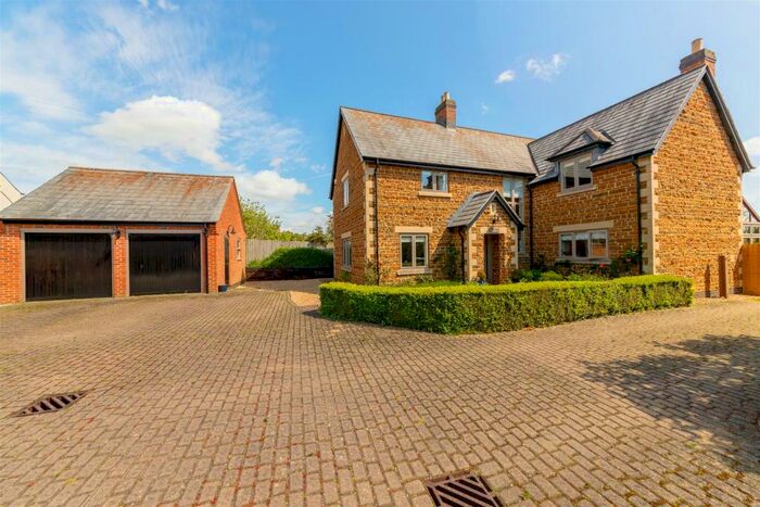 4 Bedroom Detached House For Sale In West Farm, Whissendine, Rutland, LE15