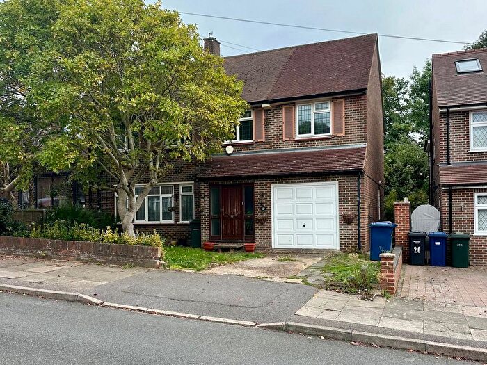 6 Bedroom Semi-detached House For Sale In Wilton Road, Cockfosters, EN4