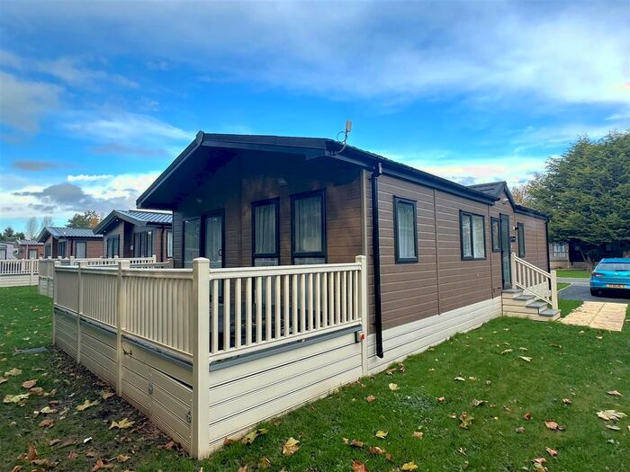 2 Bedroom Mobile/park Home For Sale In Allerthorpe, York, YO42