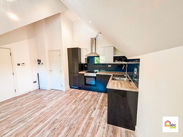 1 Bedroom Flat To Rent In Flat, London Road North, Merstham, Redhill, RH1