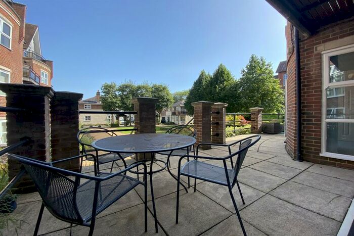 2 Bedroom Flat To Rent In Winchester City Centre, SO23