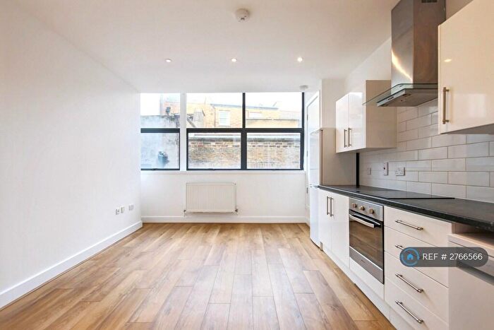 2 Bedroom Flat To Rent In White Church Passage, London, E1