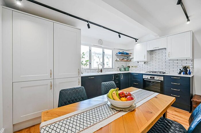 2 Bedroom Flat To Rent In St Matthews Row, Shoreditch, London, E2