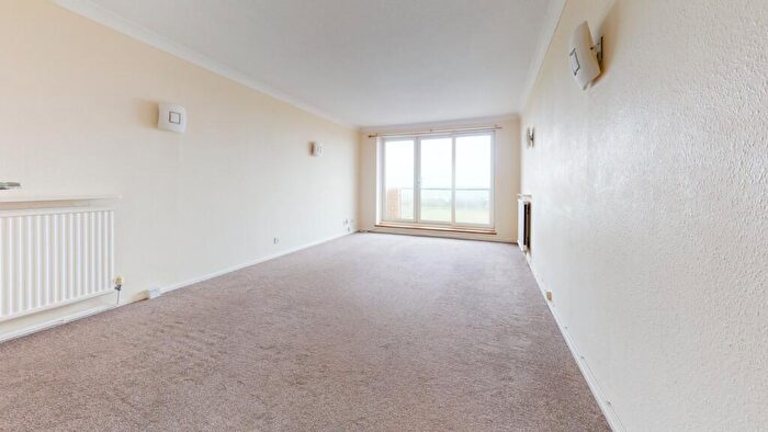 2 Bedroom Flat To Rent In Kingsway, Hove, BN3