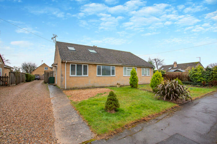 4 Bedroom Bungalow For Sale In Meysey Close, Meysey Hampton, Cirencester, Gloucestershire, GL7