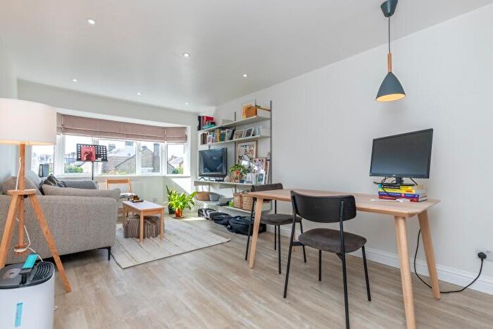 2 Bedroom Apartment To Rent In Water Eaton Road, Oxford, OX2