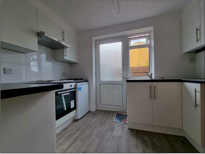 2 Bedroom Maisonette To Rent In Slough, Berkshire, SL1