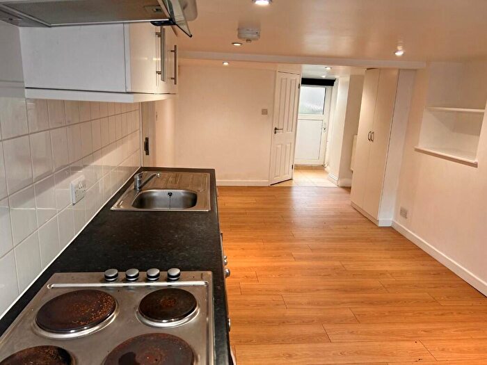 Studio To Rent In Waller Road, London, SE14