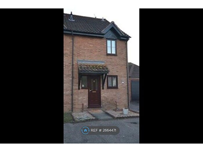 2 Bedroom Semi Detached House To Rent In Hillside Mews, Chelmsford, CM2