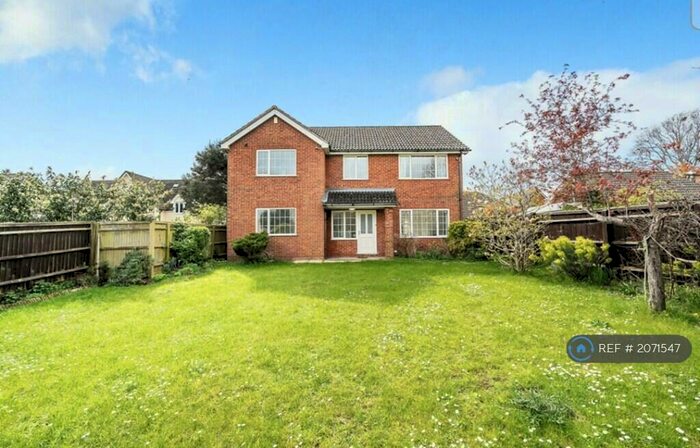 4 Bedroom Detached House To Rent In Lowfield Road, Reading, RG4