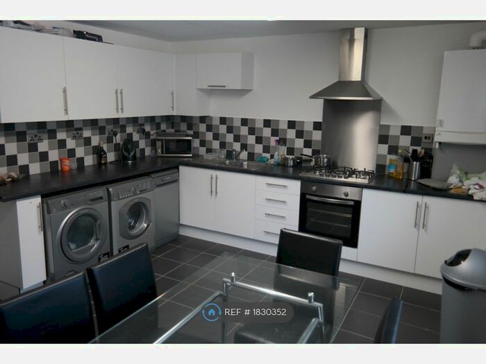 6 Bedroom Terraced House To Rent In Gadd Street, Nottingham, NG7