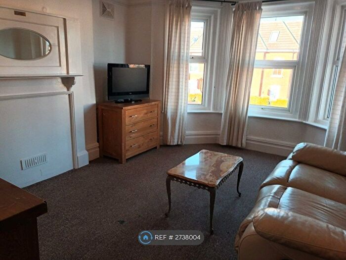 2 Bedroom Flat To Rent In Holdenhurst Road, Bournemouth, BH8