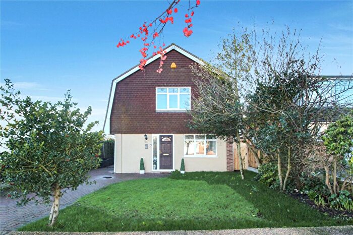 4 Bedroom Detached House For Sale In Pinewood Avenue, Leigh-on-Sea, Essex, SS9