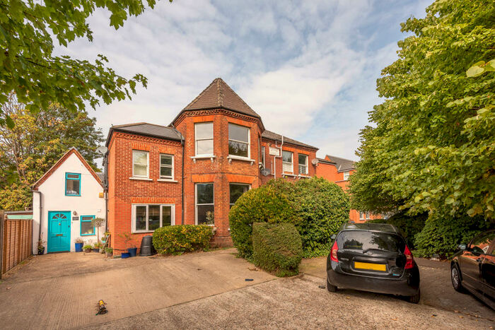 Apartment To Rent In Cavendish Road, SW12