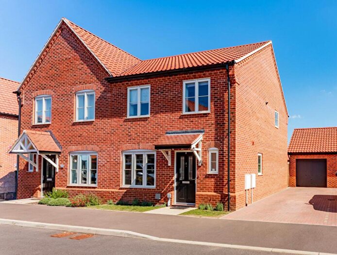 3 Bedroom Semi-Detached House For Sale In Robin Close, Holt, NR25