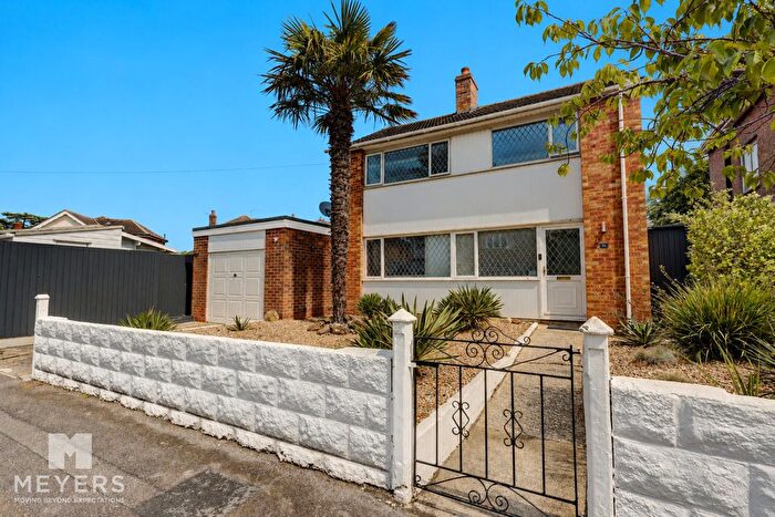 3 Bedroom Detached House For Sale In Grove Road West, Christchurch, BH23