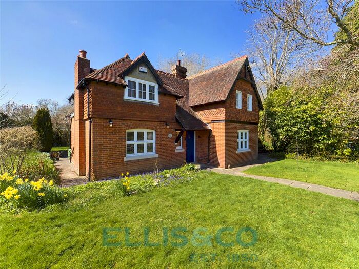 3 Bedroom Detached House To Rent In Noble Tree Road, Hildenborough, Tonbridge, Kent, TN11