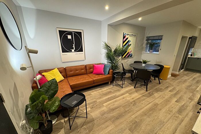 4 Bedroom End Of Terrace House To Rent In City Road, Beeston, NG9