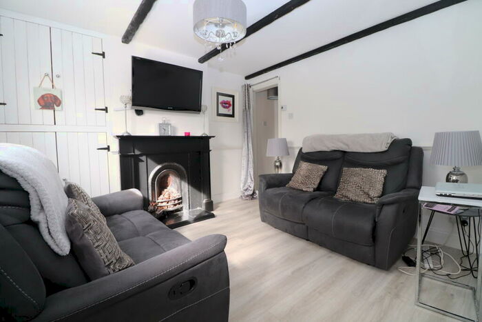 2 Bedroom Cottage To Rent In The Street, Kirby-le-Soken, CO13