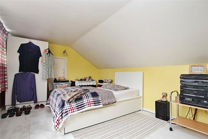 3 Bedroom Terraced House For Sale In Hazelwood Road, Knaphill, Woking, Surrey, GU21
