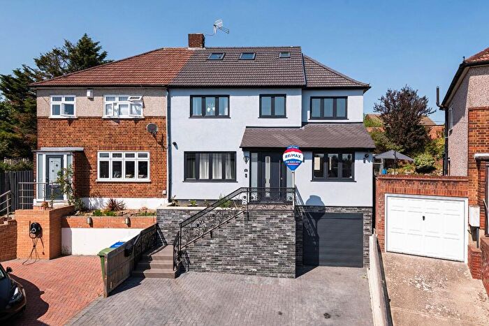 5 Bedroom Semi Detached House For Sale In Brasted Close, Bexleyheath, DA6