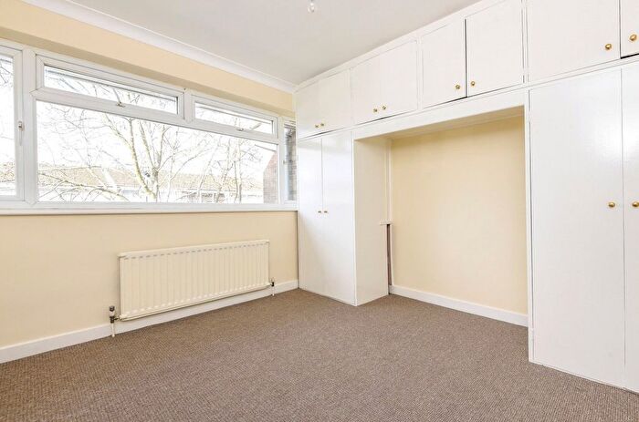 2 Bedroom End Of Terrace House To Rent In Mornington Walk, Richmond, TW10
