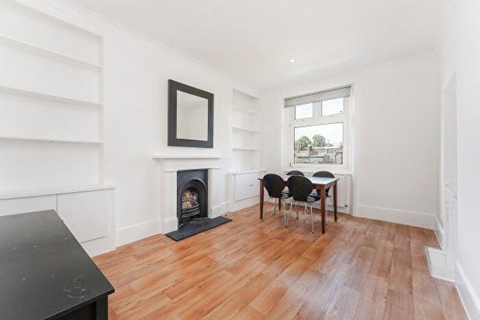 2 Bedroom Flat To Rent In Coleherne Road, London, SW10