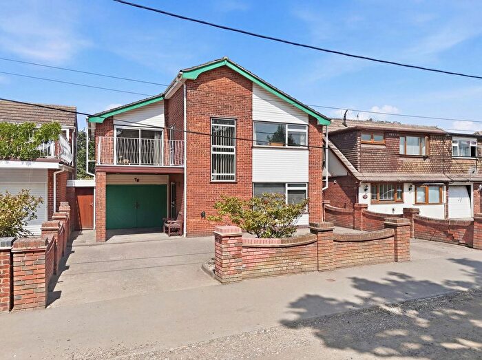 5 Bedroom Detached House For Sale In Windermere Avenue, Hockley, SS5