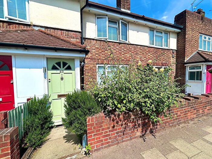 3 Bedroom Terraced House To Rent In Tollgate Road, London, E16