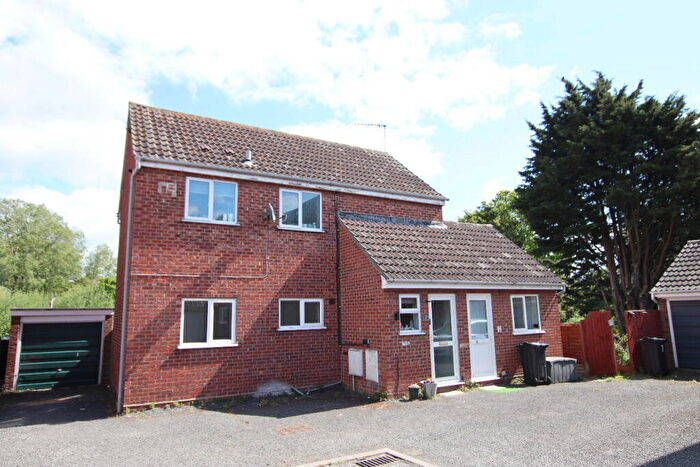 2 Bedroom Flat For Sale In Andover, Close, Clacton On Sea, CO15