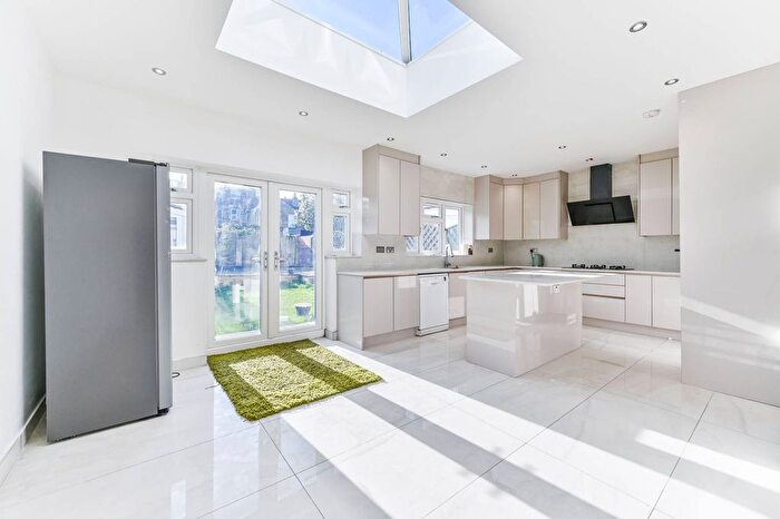 4 Bedroom Detached House To Rent In Hilldale Road, Sutton, SM1