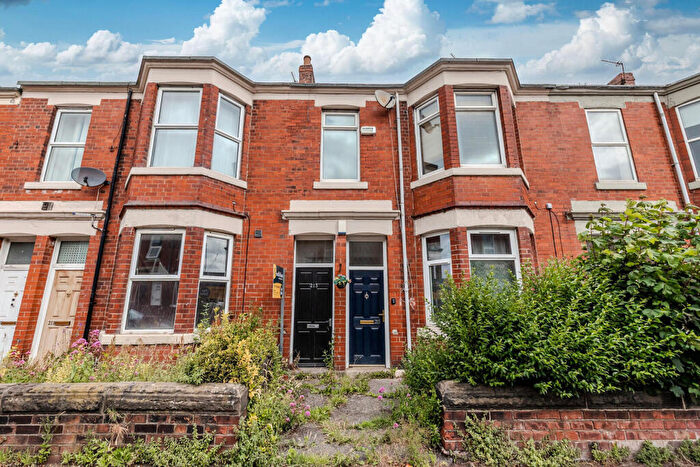 3 Bedroom Flat For Sale In Simonside Terrace, Heaton, Newcastle Upon Tyne, NE6