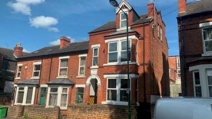 7 Bedroom Terraced House To Rent In Albert Grove, NG7